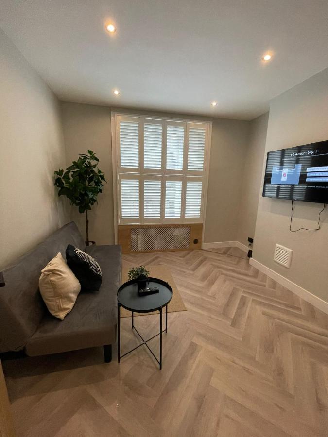 Appartamento Luxury 2 Bed 1 Bath In By Graceful *