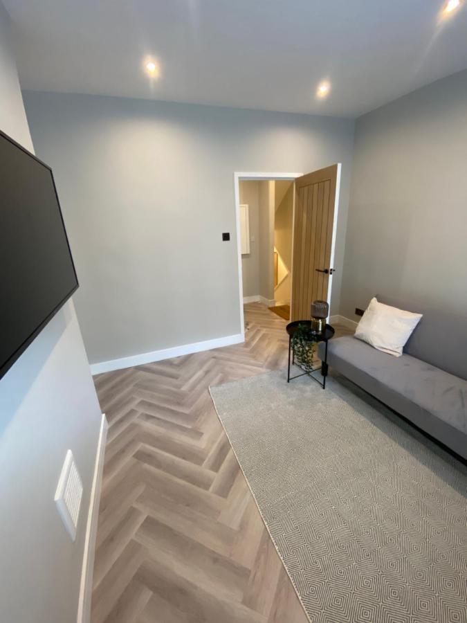 Luxury 2 Bed 1 Bath In By Graceful Appartamento
