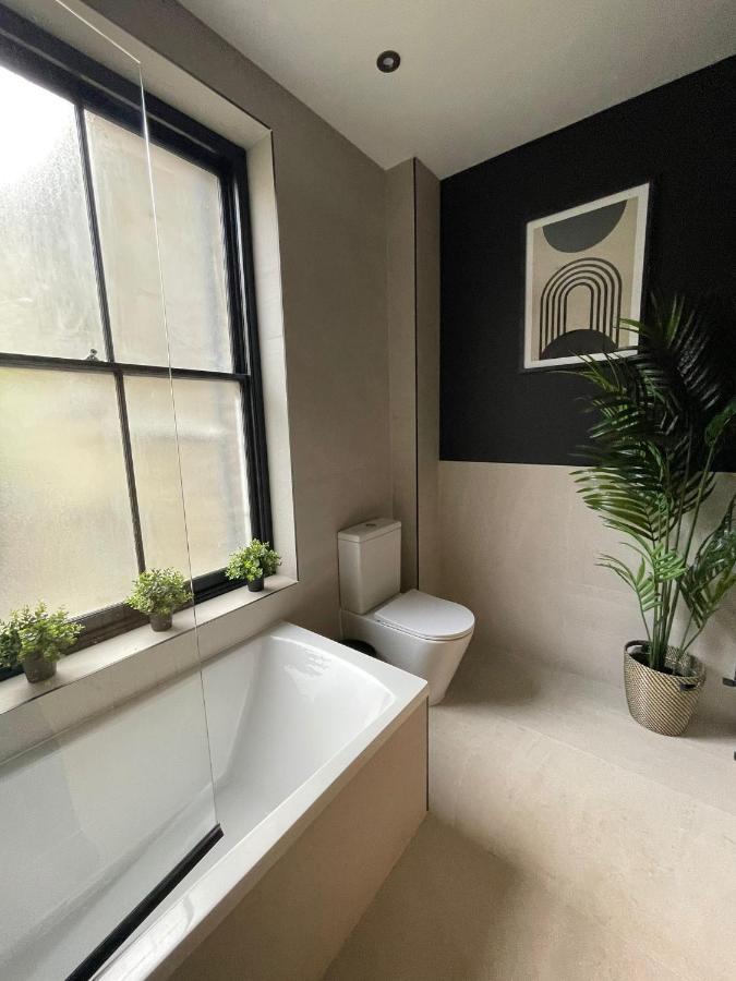 Luxury 2 Bed 1 Bath In By Graceful * Londra