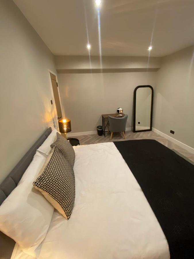 Luxury 2 Bed 1 Bath In By Graceful Appartamento Londra
